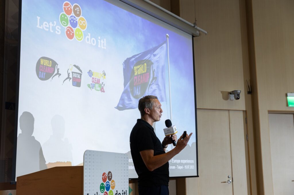 Holger Holland beim Vortrag auf der Let's Do It! World Asia Conference 2023 in Taipeh