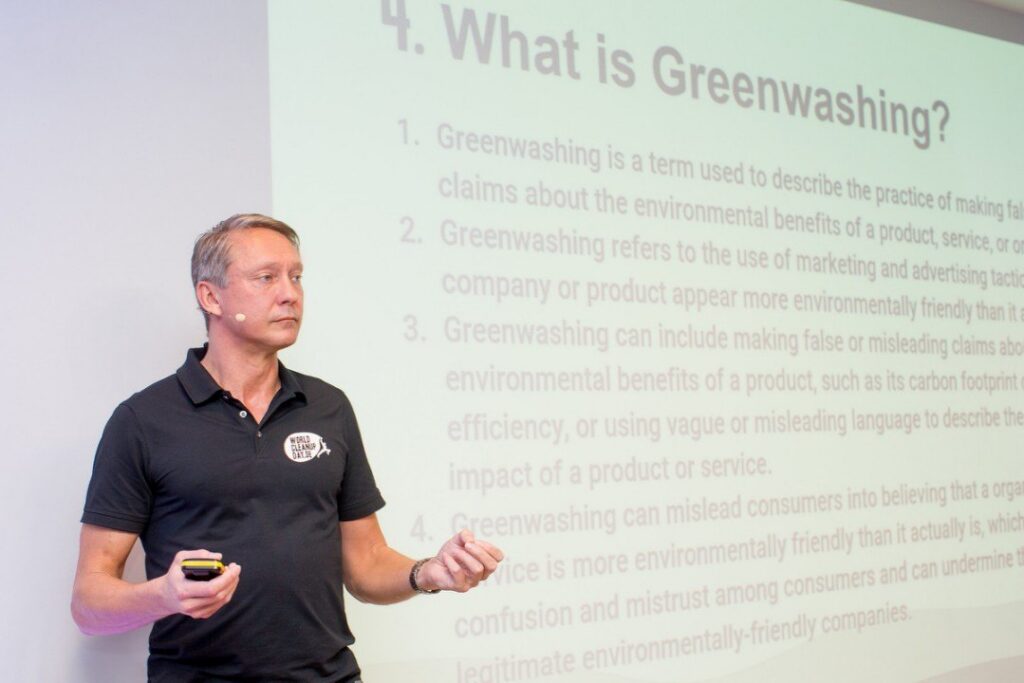 Holger Holland erklärt Greenwashing auf der Let's Do It World Conference 2023