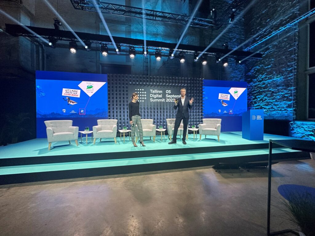 Holger Holland beim Vortrag auf dem Tallinn Digital Summit 2023