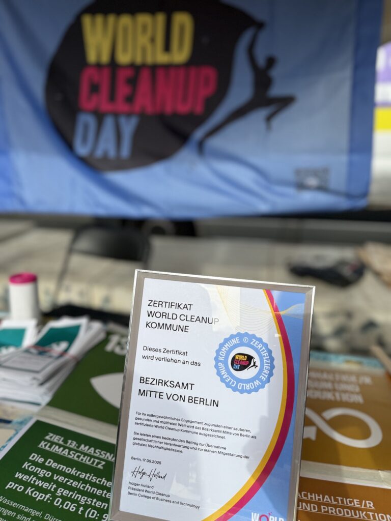 Zertifikat „World Cleanup Kommune“ für das Bezirksamt Mitte von Berlin